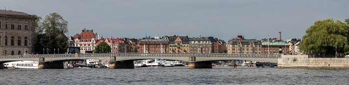 Stockholm Skeppsholmsbron zwischen Blasieholmen (links) und Skeppsholmen, Strömmen Östermalm Strandvägen