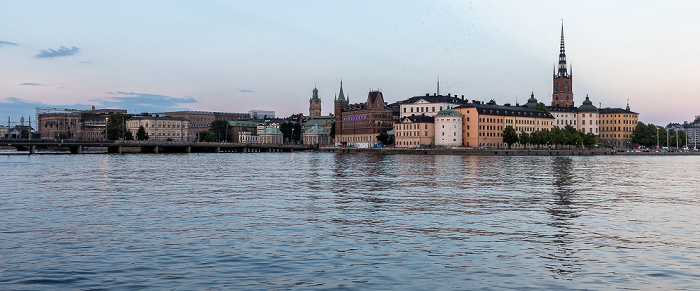 Stockholm Blick von Kungsholmen: Gamla stan (links) und Riddarholmen (mit der Riddarholmskyrkan (Riddarholmskirche))