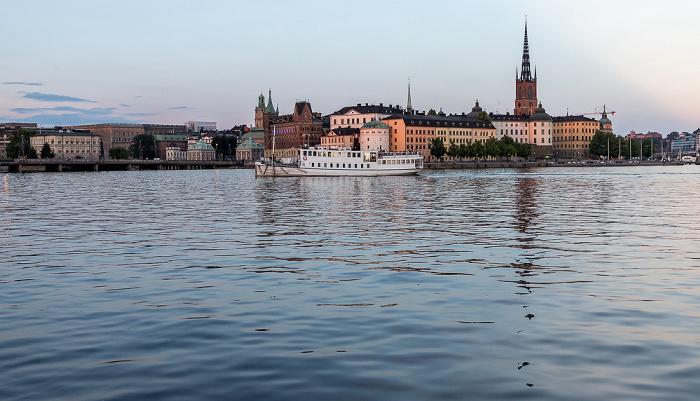 Stockholm Blick von Kungsholmen: Gamla stan (links) und Riddarholmen (mit der Riddarholmskyrkan (Riddarholmskirche))