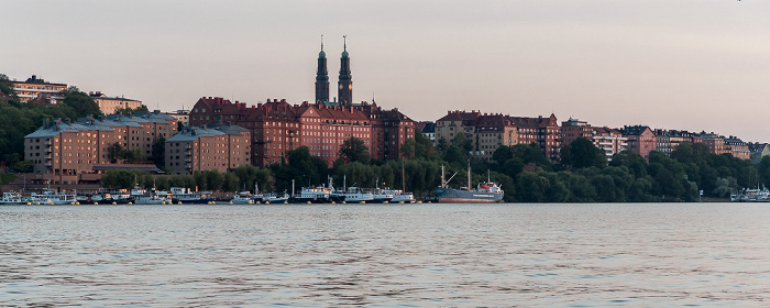 Blick von Kungsholmen: Södermalm mit Högalidskyrkan Stockholm
