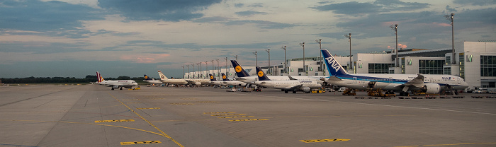 München Flughafen Franz Josef Strauß: Terminal 2 2018-07-25 Flug DLH2419 Stockholm-Arlanda (ARN/ESSA) - München Franz Josef Strauß (MUC/EDDM)