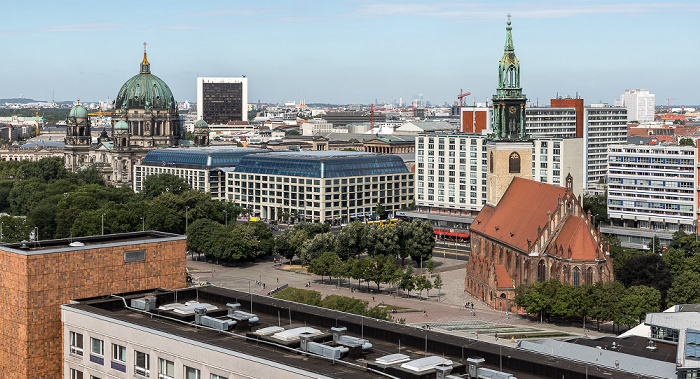 Blick aus dem Motel One Alexanderplatz: Berliner Dom, CityQuartier DomAquarée, Marienkirche Internationales Handelszentrum