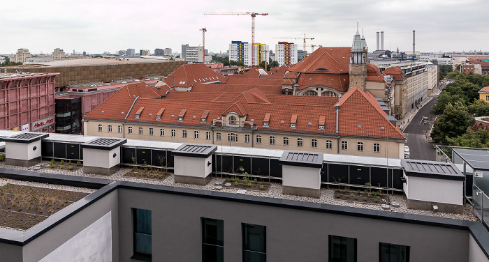 Blick aus dem Motel One Alexanderplatz: Geschäftsgebäude für die Zivilabteilungen des Landgerichts Berlin I und des Amtsgerichts Berlin I