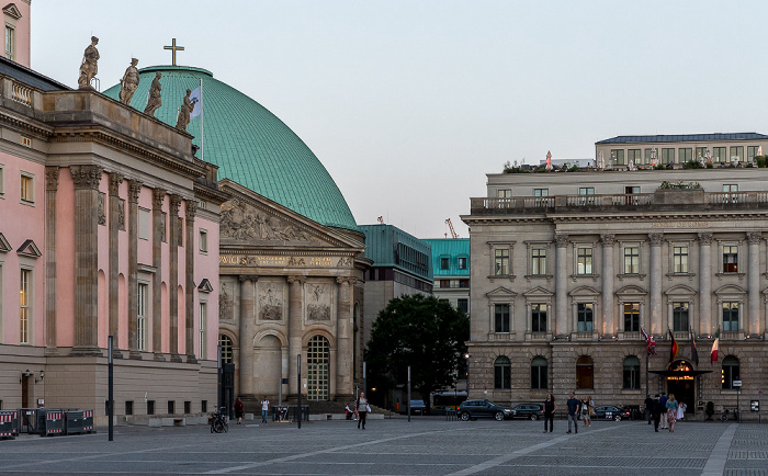Bebelplatz: Staatsoper Unter den Linden, St.-Hedwigs-Kathedrale, Hotel de Rome Berlin