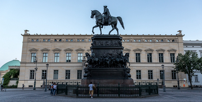 Unter den Linden: Reiterstandbild Friedrichs des Großen Berlin