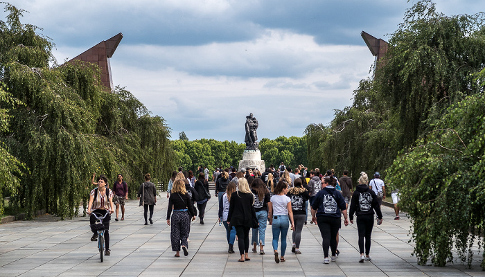 Alt-Treptow: Sowjetisches Ehrenmal im Treptower Park Berlin