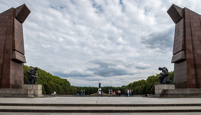 Alt-Treptow: Sowjetisches Ehrenmal im Treptower Park Berlin 2018