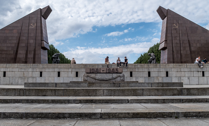 Berlin Alt-Treptow: Sowjetisches Ehrenmal im Treptower Park
