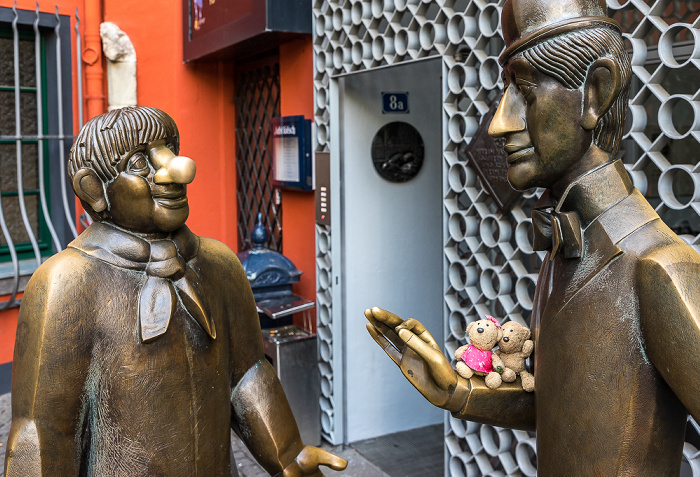 Köln Altstadt: Tünnes-und-Schäl-Denkmal mit Teddine und Teddy