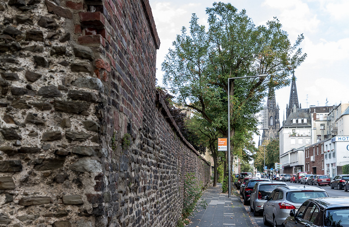 Köln Burgmauer: Römische Stadtmauer Kölner Dom