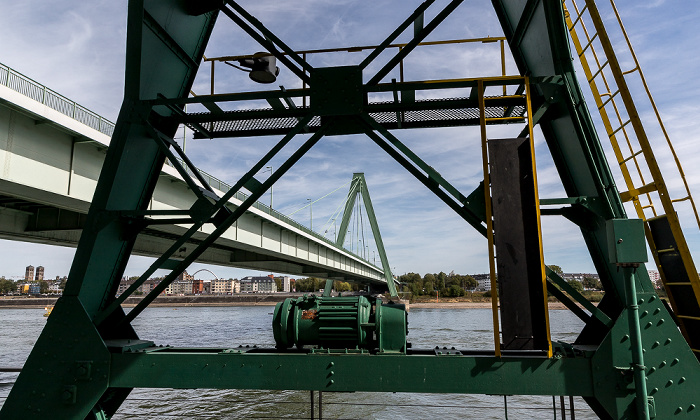 Köln Rheinauhalbinsel, Rheinauhafen, Rhein, Severinsbrücke