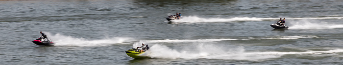 Rhein: Jet-Skis Köln