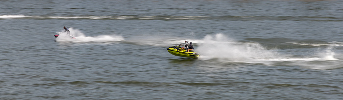 Rhein: Jet-Skis Köln