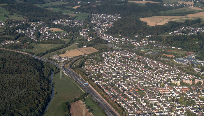 Nordrhein-Westfalen - Rhein-Sieg-Kreis: Lohmar 2018-09-16 Flug DLH1991 Köln/Bonn (CGN/EDDK) - München Franz Josef Strauß (MUC/EDDM) Autobahn A 3 Luftbild aerial photo