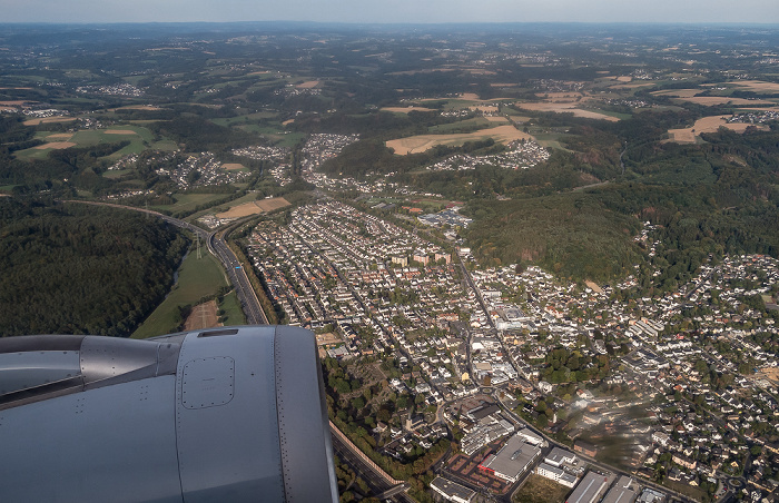 Nordrhein-Westfalen - Rhein-Sieg-Kreis: Lohmar 2018-09-16 Flug DLH1991 Köln/Bonn (CGN/EDDK) - München Franz Josef Strauß (MUC/EDDM) Autobahn A 3 Luftbild aerial photo