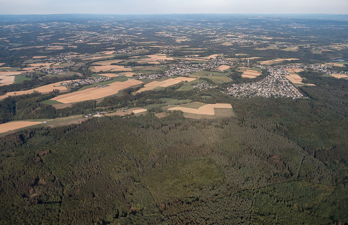 Nordrhein-Westfalen - Rhein-Sieg-Kreis: Heide (Lohmar) (rechts oben) 2018-09-16 Flug DLH1991 Köln/Bonn (CGN/EDDK) - München Franz Josef Strauß (MUC/EDDM) Luftbild aerial photo