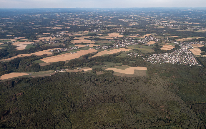 Nordrhein-Westfalen - Rhein-Sieg-Kreis: Heide (Lohmar) (rechts oben) 2018-09-16 Flug DLH1991 Köln/Bonn (CGN/EDDK) - München Franz Josef Strauß (MUC/EDDM) Luftbild aerial photo