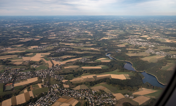 Nordrhein-Westfalen - Rhein-Sieg-Kreis 2018-09-16 Flug DLH1991 Köln/Bonn (CGN/EDDK) - München Franz Josef Strauß (MUC/EDDM) Braschoß Wahnbachtalsperre Luftbild aerial photo