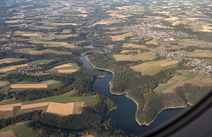 Nordrhein-Westfalen - Rhein-Sieg-Kreis: Wahnbachtalsperre 2018-09-16 Flug DLH1991 Köln/Bonn (CGN/EDDK) - München Franz Josef Strauß (MUC/EDDM) Neunkirchen-Seelscheid Luftbild aerial photo