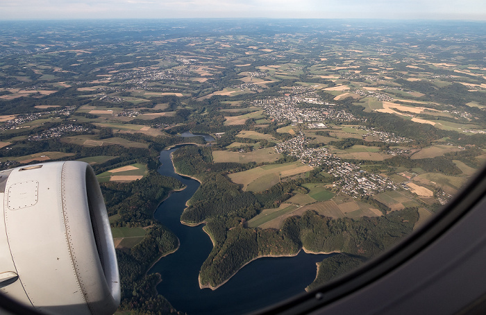 Nordrhein-Westfalen - Rhein-Sieg-Kreis: Wahnbachtalsperre, Neunkirchen-Seelscheid 2018-09-16 Flug DLH1991 Köln/Bonn (CGN/EDDK) - München Franz Josef Strauß (MUC/EDDM) Luftbild aerial photo