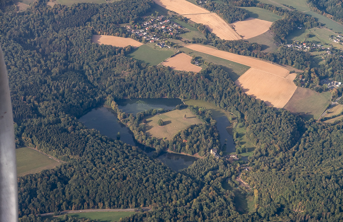 Nordrhein-Westfalen - Rhein-Sieg-Kreis: Winterscheid (Ruppichteroth) - Burg Herrnstein 2018-09-16 Flug DLH1991 Köln/Bonn (CGN/EDDK) - München Franz Josef Strauß (MUC/EDDM) Luftbild aerial photo