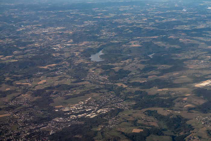 Nordrhein-Westfalen - Oberbergischer Kreis: Waldbröl 2018-09-16 Flug DLH1991 Köln/Bonn (CGN/EDDK) - München Franz Josef Strauß (MUC/EDDM) Wiehtalsperre Luftbild aerial photo