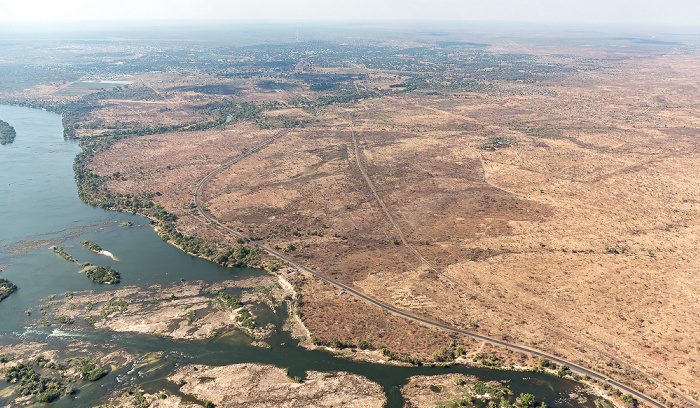 Livingstone Blick aus dem Hubschrauber: Sambesi, Southern Province (Sambia) Luftbild aerial photo