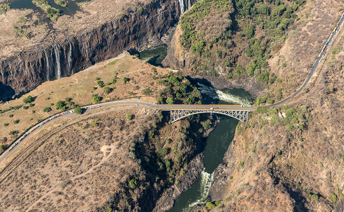 Blick aus dem Hubschrauber: Sambesi, Victoriafälle Victoria Falls