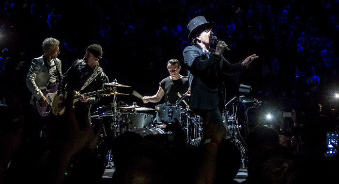 Mercedes-Benz Arena: U2 Berlin Acrobat