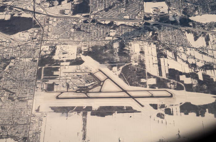 Quebec City: Aéroport international Jean-Lesage 2019-01-26 Flug UAL31 München Franz Josef Strauß (MUC/EDDM) - Newark (KEWR) Autoroute A-40 (Autoroute Félix-Leclerc) Luftbild aerial photo