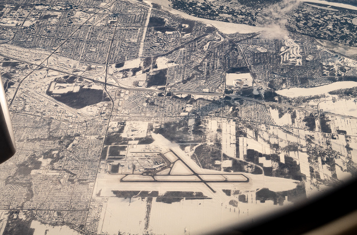 Quebec City: Aéroport international Jean-Lesage 2019-01-26 Flug UAL31 München Franz Josef Strauß (MUC/EDDM) - Newark (KEWR) Autoroute A-40 (Autoroute Félix-Leclerc) Luftbild aerial photo