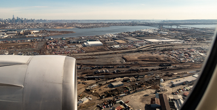 New Jersey Essex County: Newark 2019-01-26 Flug UAL31 München Franz Josef Strauß (MUC/EDDM) - Newark (KEWR) Hackensack River Newark Bay Newark Bay Bridge (Vincent R. Casciano Memorial Bridge) Passaic River Upper Bay Bridge (Lehigh Valley Railroad Bridge) Luftbild aerial photo