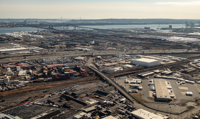 New Jersey Essex County: Newark 2019-01-26 Flug UAL31 München Franz Josef Strauß (MUC/EDDM) - Newark (KEWR) Interstate I-95 Newark Bay Newark Bay Bridge (Vincent R. Casciano Memorial Bridge) Upper Bay Bridge (Lehigh Valley Railroad Bridge) Luftbild aerial photo