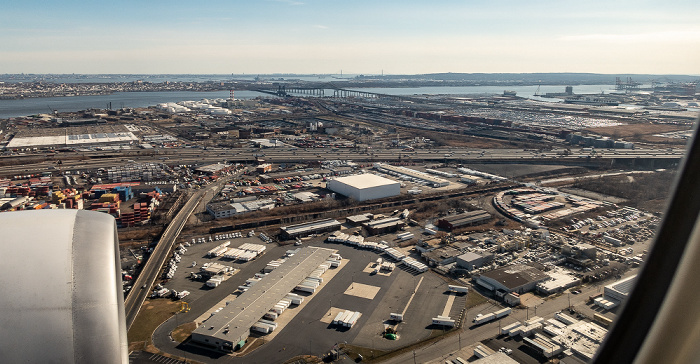 New Jersey Essex County: Newark 2019-01-26 Flug UAL31 München Franz Josef Strauß (MUC/EDDM) - Newark (KEWR) Interstate I-95 Newark Bay Newark Bay Bridge (Vincent R. Casciano Memorial Bridge) Upper Bay Bridge (Lehigh Valley Railroad Bridge) Luftbild aerial photo