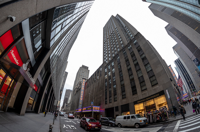New York City West 51st Street: Rockefeller Center mit der Radio City Music Hall 1290 Avenue of the Americas (Neuberger Berman Building) 6th Avenue (Avenue of the Americas)