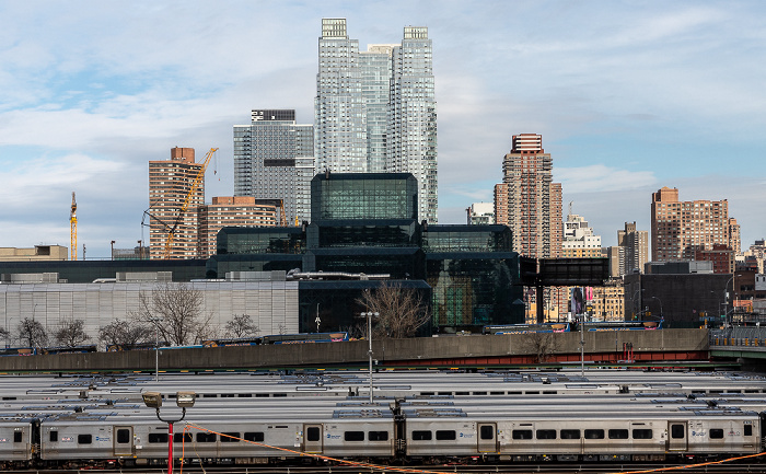 New York City Blick vom High Line Park: West Side Yard, Jacob K. Javits Convention Center, Silver Towers