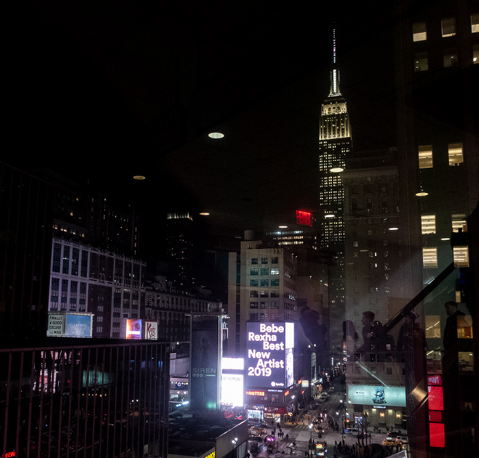 New York City Blick aus dem Madison Square Garden: 33rd Street / 7th Avenue Empire State Building