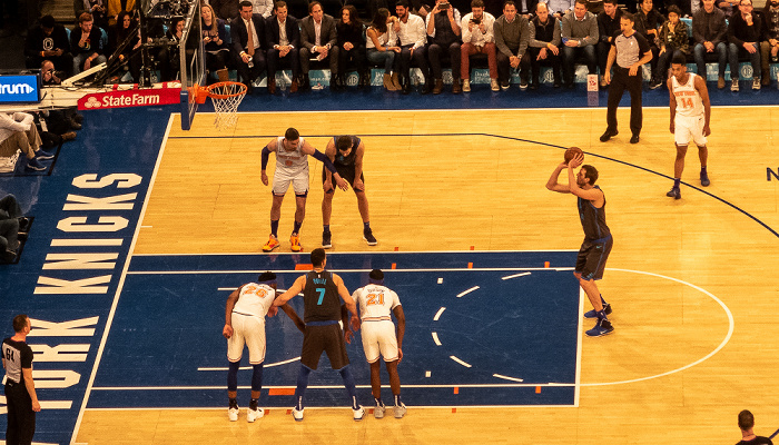 Madison Square Garden: NBA-Spiel New York Knicks - Dallas Mavericks, Dirk Nowitzki beim Freiwurf New York City
