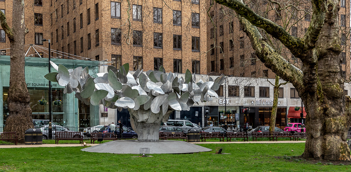 Mayfair: Berkeley Square - Butterflies (von Manolo Valdés) London