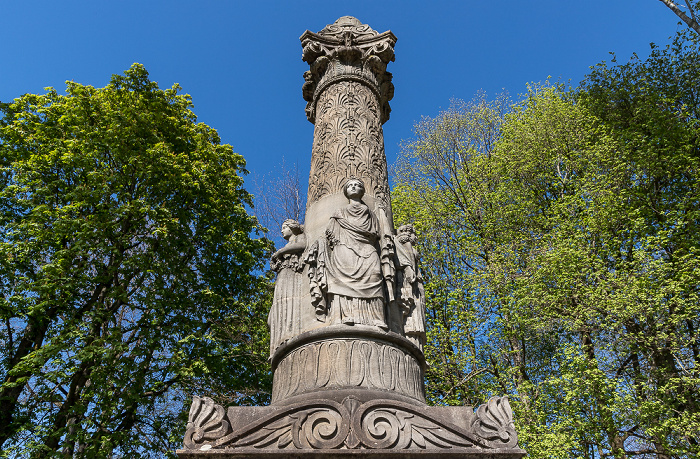 München Englischer Garten: Gedenksäule für Friedrich Ludwig von Sckell am Kleinhesseloher See