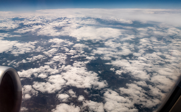 Alpen in Wolken (oben) Kanton Zürich