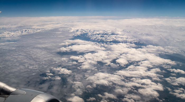 Kanton Bern Alpen in Wolken 2019-05-16 Flug DLH1892 München Franz Josef Strauß (MUC/EDDM) - Bilbao (BIO/LEBB) Luftbild aerial photo