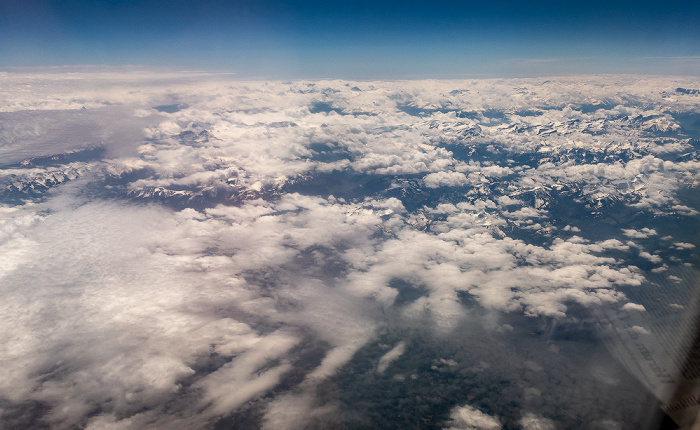 Kanton Bern Alpen in Wolken 2019-05-16 Flug DLH1892 München Franz Josef Strauß (MUC/EDDM) - Bilbao (BIO/LEBB) Luftbild aerial photo