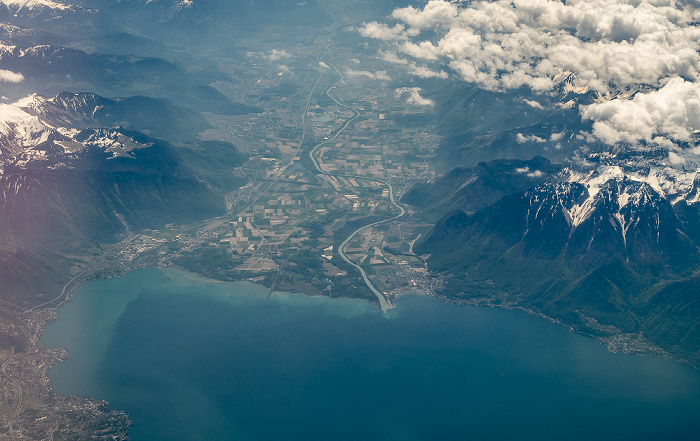 Genfer See, Tal der Rhone, Montreux (links unten) Kanton Waadt