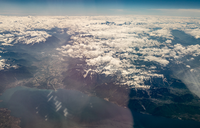 Tal der Rhone, Genfer See, Alpen in Wolken Kanton Waadt