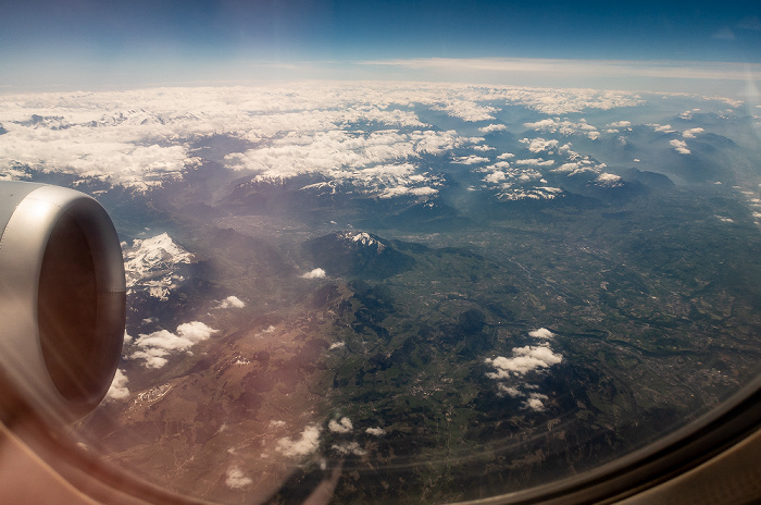 Auvergne-Rhône-Alpes Alpen in Wolken 2019-05-16 Flug DLH1892 München Franz Josef Strauß (MUC/EDDM) - Bilbao (BIO/LEBB) Le Môle Mont-Blanc-Gruppe Luftbild aerial photo