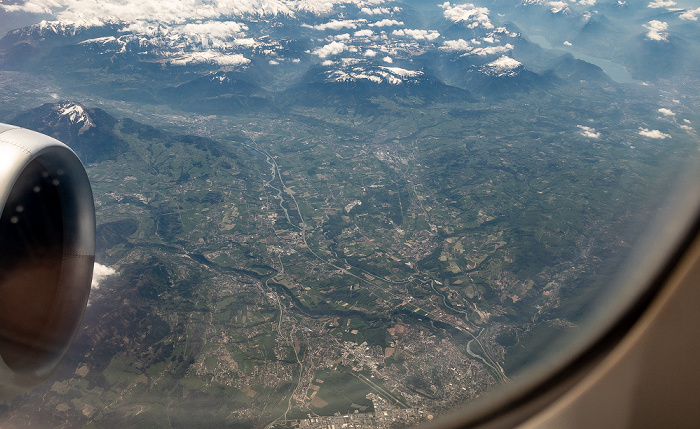 Annemasse mit dem Aérodrome Marcel Bruchon (unten), darüber die Flüsse La Menoge und L'Arve Auvergne-Rhône-Alpes