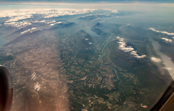 Auvergne-Rhône-Alpes Rhone, Lac du Bourget, Alpen in Wolken 2019-05-16 Flug DLH1892 München Franz Josef Strauß (MUC/EDDM) - Bilbao (BIO/LEBB) Luftbild aerial photo