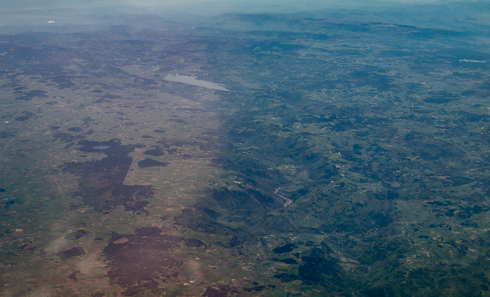 Occitanie 2019-05-16 Flug DLH1892 München Franz Josef Strauß (MUC/EDDM) - Bilbao (BIO/LEBB) Réservoir de Naussac Luftbild aerial photo