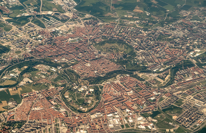 Navarra Pamplona 2019-05-16 Flug DLH1892 München Franz Josef Strauß (MUC/EDDM) - Bilbao (BIO/LEBB) Ciudadela de Pamplona Luftbild aerial photo